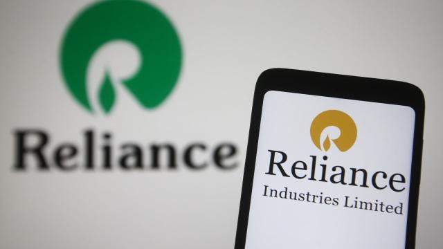 Reliance, Rosneft sign landmark 10-year oil deal