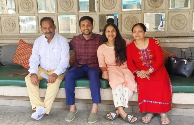 Amrutam, Ayurvedic startup, Gwalior business, Indian D2C brands, Ayurveda, Stuti Gupta, Agnim Gupta, wellness brands India, startup success stories, handmade Ayurvedic products