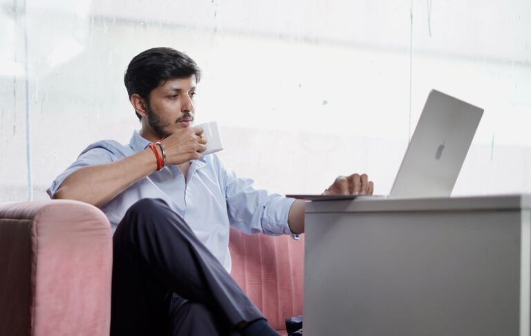 Anubhav Dubey, Chai Sutta Bar, startup failure, founder advice, Indian startups, startup tips, entrepreneurship lessons, bootstrap journey, business mistakes, startup growth