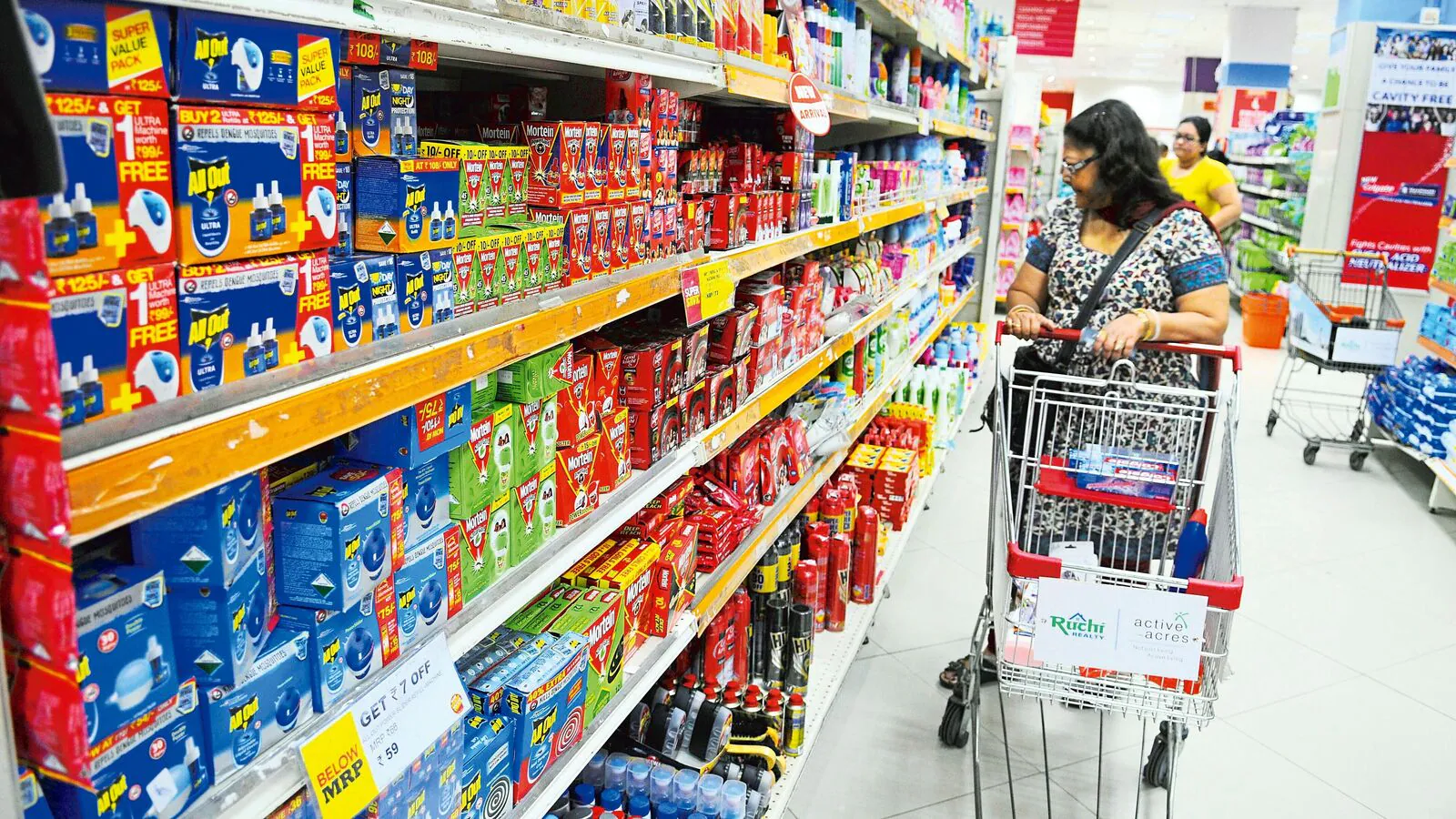 small brands in India, FMCG industry trends, regional FMCG brands, Indian snack brands, hyper local marketing, Lahori Zeera success story, FMCG giants in India, consumer goods market India, local flavors in FMCG, quick commerce in India, regional product strategy