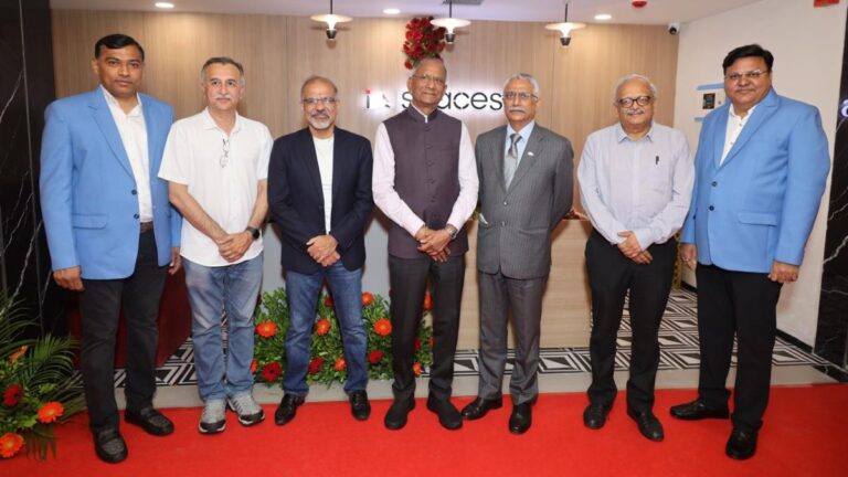 India Accelerator, Surat startups, Gujarat innovation, startup ecosystem, business growth, entrepreneurship in India, coworking spaces, startup incubator, Ashish Bhatia, Dharmesh Mehta