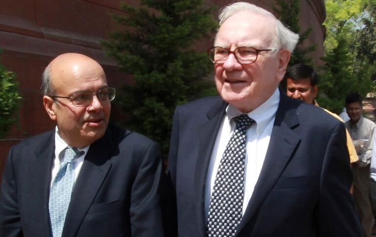 Ajit Jain, Berkshire Hathaway, Warren Buffett, Insurance Float, Indian-Origin Executives, Global Finance, Reinsurance, Business Leadership, Long-Term Investing, Corporate Success Stories